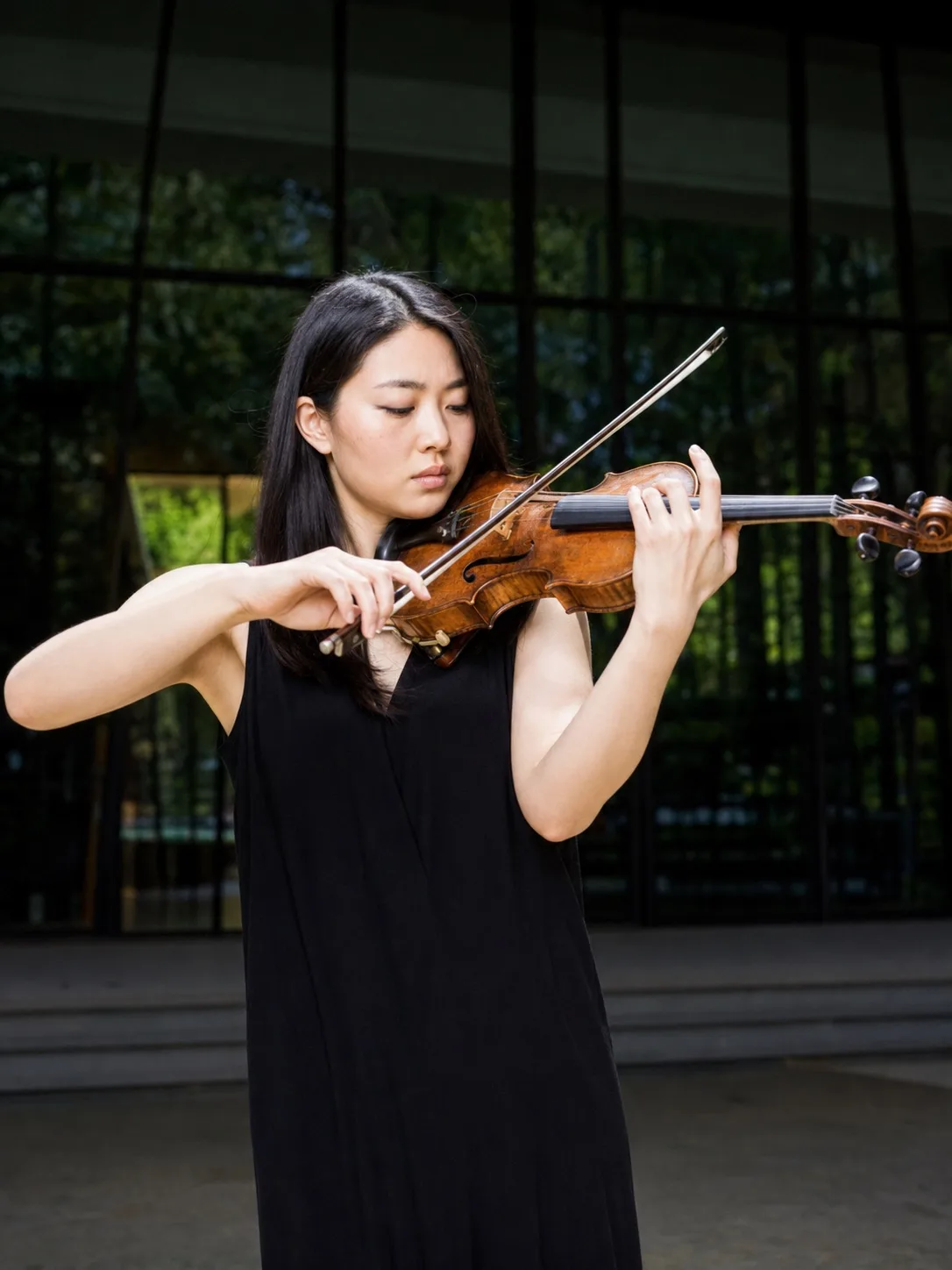 Lynn Gerber playing violin outdoors